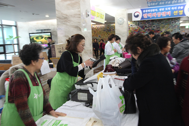 사랑나눔바자회2.JPG