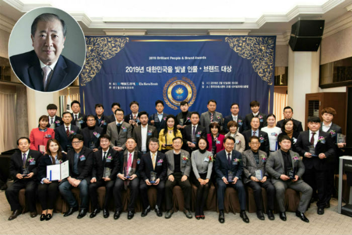 시상식%20단체사진2(2).jpg
